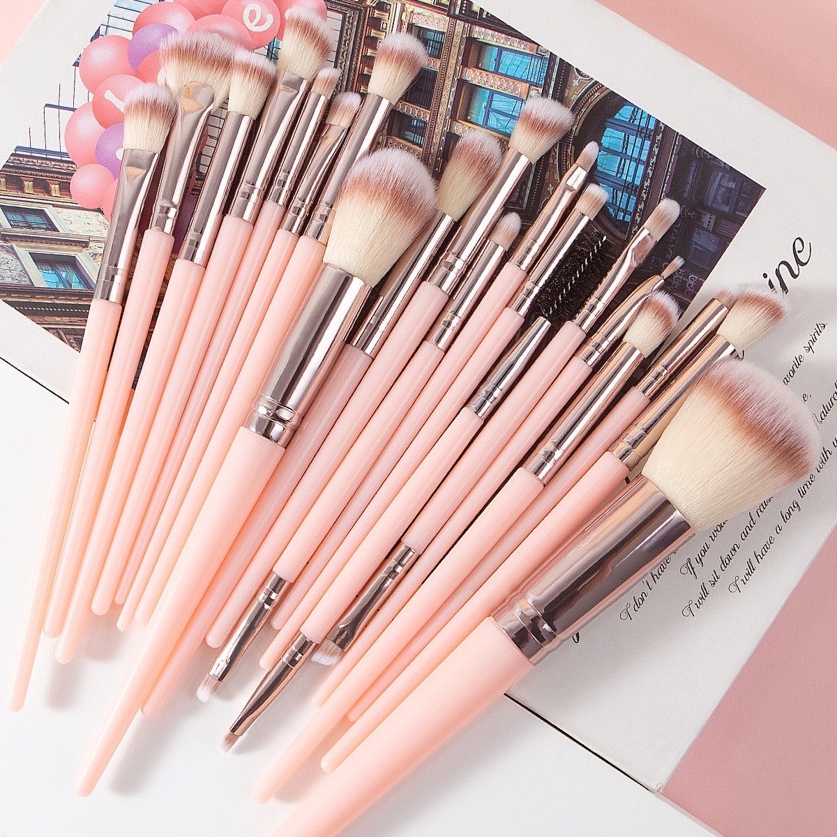 25-stk. Make-up børster – til foundation, concealer og mere